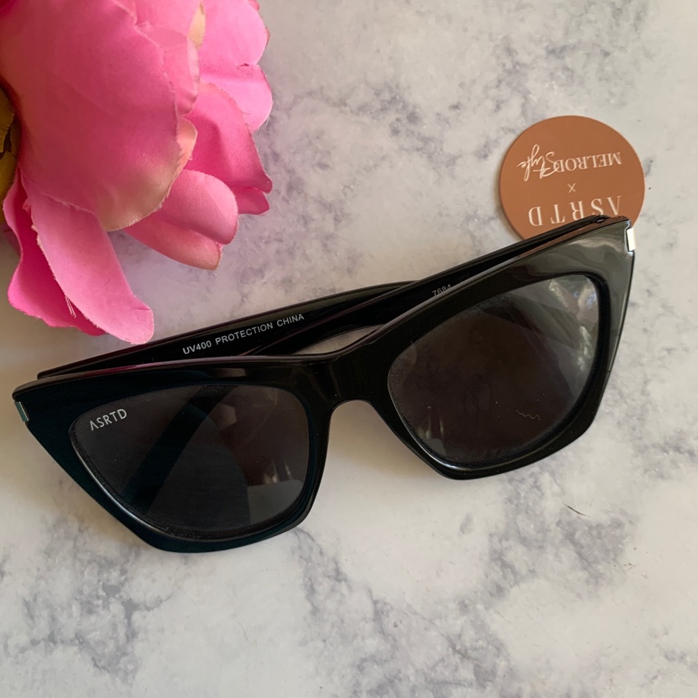 Cat eye sunnies
